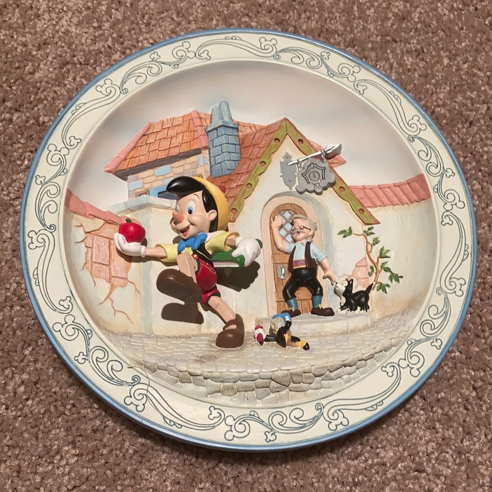 Pinocchio: Disney’s Animated Classics 3-D Decorative Plate- original box